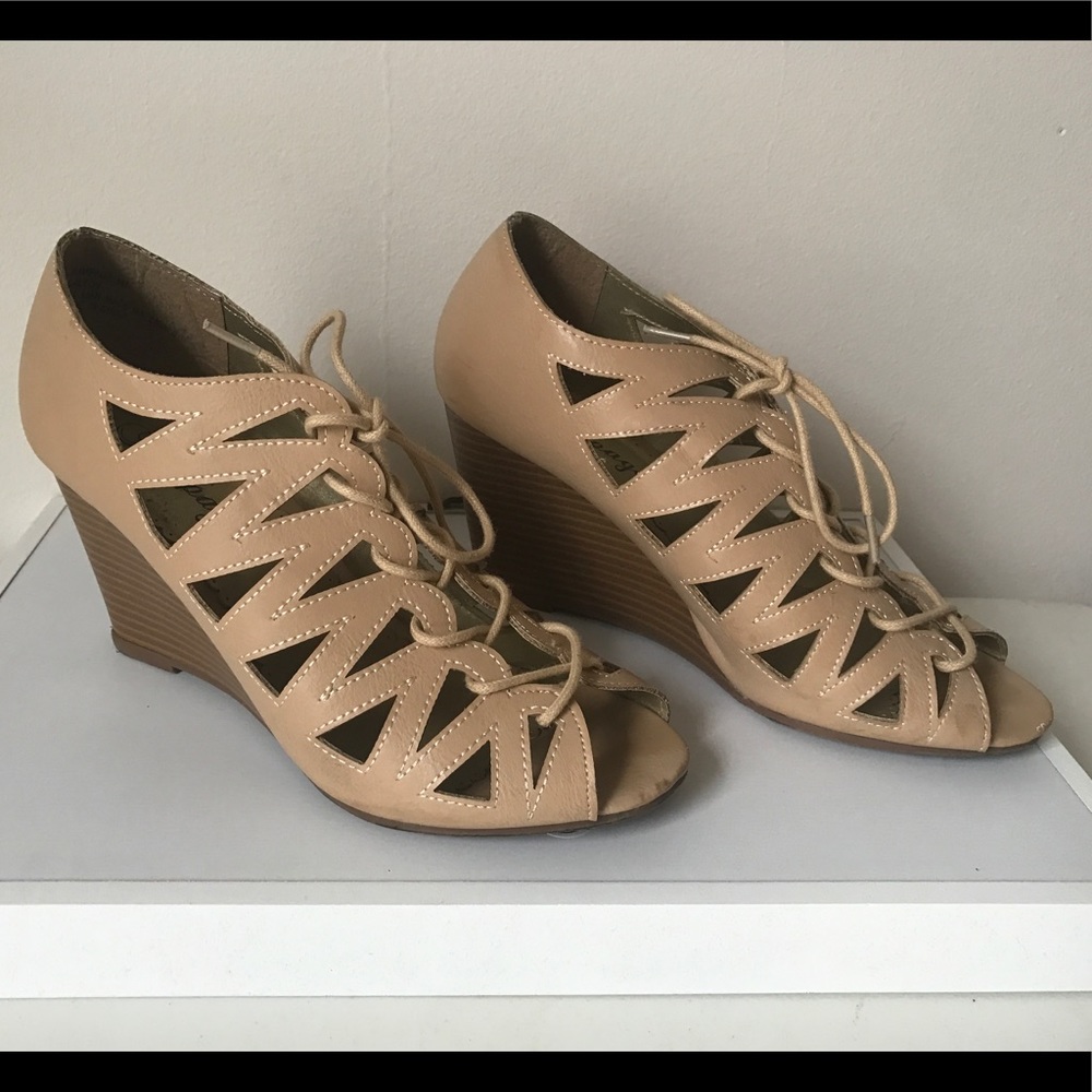 Tan rampage lace up shoes size 8